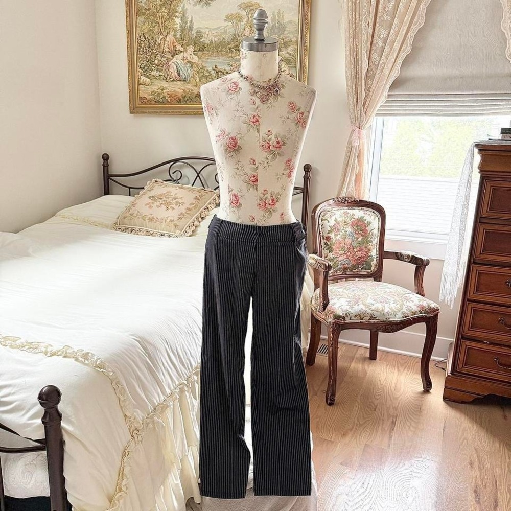 Y2K Mixit size 10 low rise pinstripe capris black cropped pants